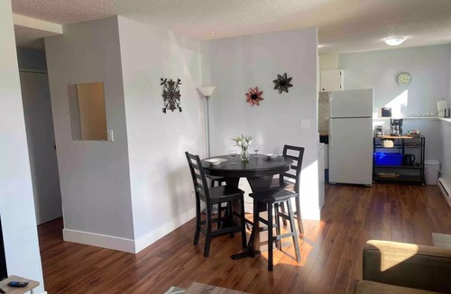 East Kootenay Apartment | Bright and Cozy 2BR Central Condo W/D Parking