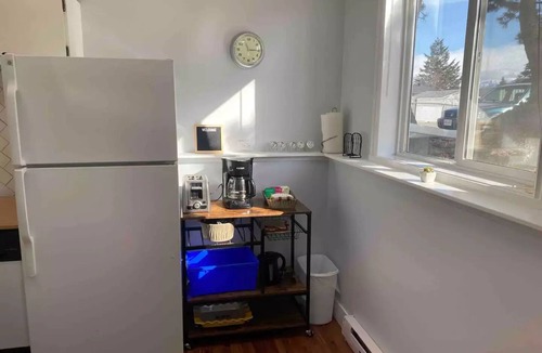 East Kootenay Apartment | Bright and Cozy 2BR Central Condo W/D Parking