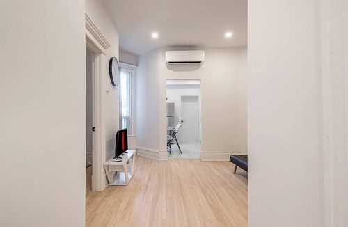 Mile End Apartment | BriGhT and COZY 3BedR in the ♥️ of MTL