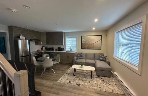 Sunset House | Bright and cozy modern home in Vancouver - central to YVR-Downtown - Free Private Parking