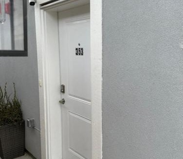 Sunset House | Bright and cozy modern home in Vancouver - central to YVR-Downtown - Free Private Parking