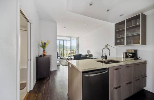 Downtown Eastside Apartment | Bright and Modern One Bed Penthouse