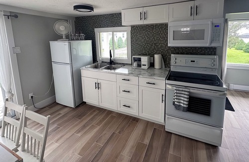 Grand Barachois House | Bright and peaceful cottage - short walk from the beach!