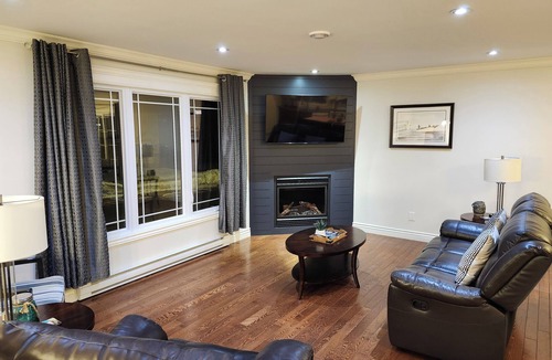 Mount Pearl House | Bright and spacious home located minutes to downtown & Galway shopping district.