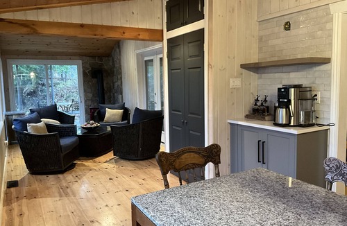 Selwyn Cottage | Bright and spacious lakeside cottage with firepit, hot tub and AC on Stoney Lake
