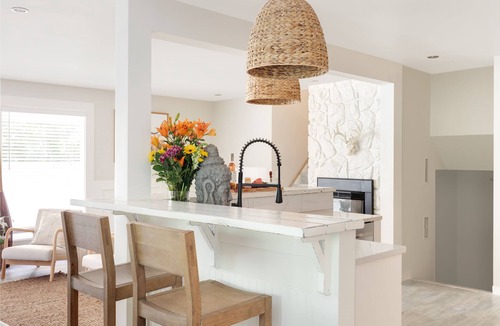 Central Okanagan House | BRIGHT BEACHY + EXPANSIVE WITH AMAZING AMENITIES