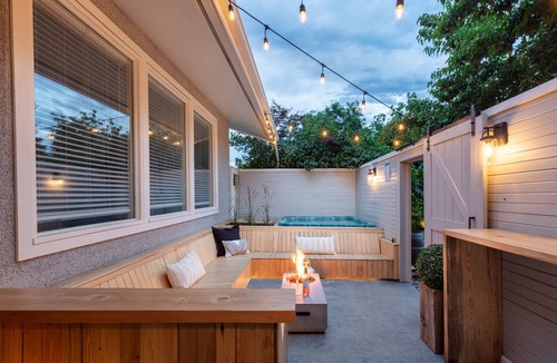 Central Okanagan House | BRIGHT BEACHY + EXPANSIVE WITH AMAZING AMENITIES