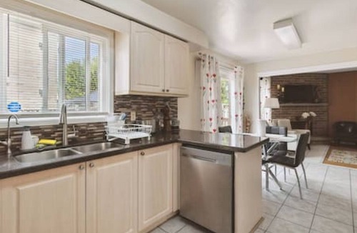 Brampton House | Bright & Beautiful 3BR Getaway