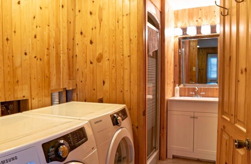 Sainte-Agathe-des-Monts Ski Chalet | Bright & Cozy 5 Bdrm Mountain Chalet w/Spa & Pool