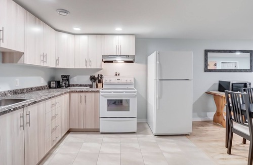 District des Promenades Apartment | Bright, Confortable, Quiet and Spacious Apartment Basement | Parking | DT Ottawa