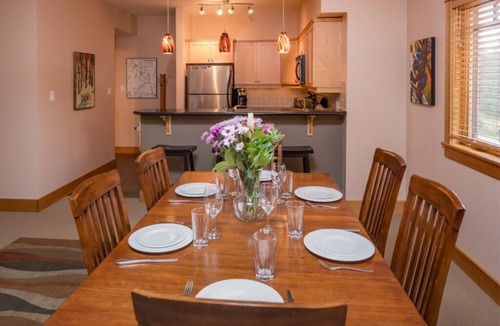 Rossland Condo | Bright corner suite, spacious layout!