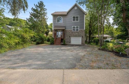 Dartmouth House | Bright & Cozy Cottage in the Heart of Dartmouth