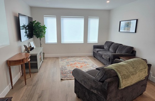 Kamloops House | Bright Daylight Suite