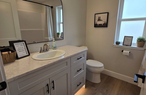 Kamloops House | Bright Daylight Suite
