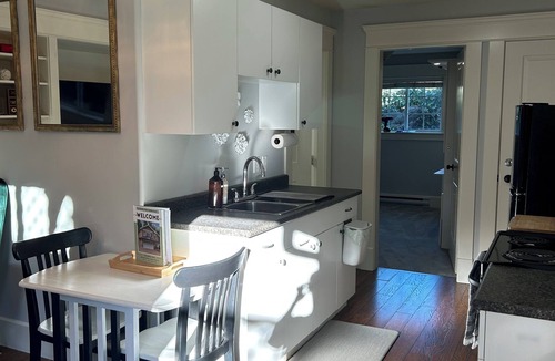 Victoria Villa | Bright Garden Suite in Colwood
