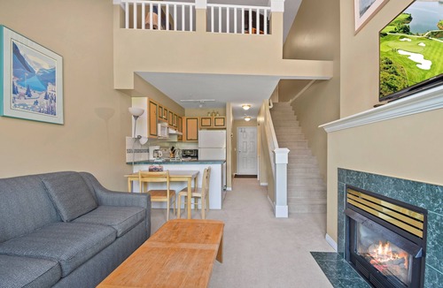 Quail Ridge Apartment | Bright Loft With Courtyard View - 318