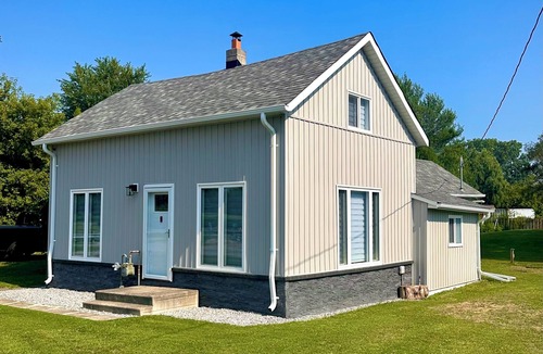 St. Williams House | Bright & Modern Cottage Near Port Rowan, Long Point, & Turkey Point