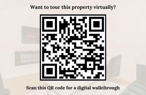 Southside House | Bright Modern Home - King Bed - Free Parking - Fireplace - Fast Wi-Fi - Free Netflix
