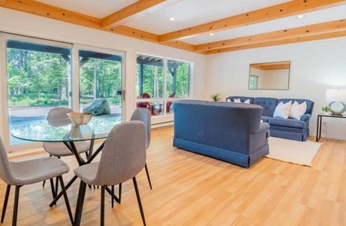 Muskoka Lakes Cottage | Bright Newly Renovated Cottage on Lake Rosseau, 5 mins from Port Carling
