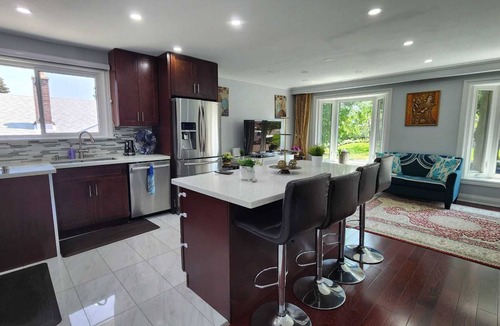 Woburn House | Bright Newly Renovated Oasis, Centrally located, 5 mins from the beach