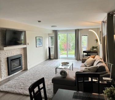 Departure Bay Apartment | Bright private suite near Departure Bay beach