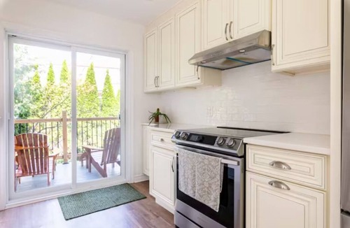 LaSalle Condo | Bright Riverfront 3-Bedroom Condo