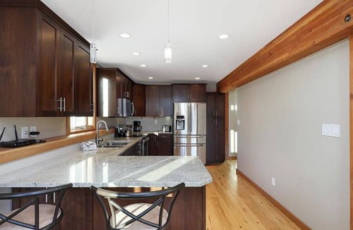 Courtenay Ski Chalet | Bright Spacious Timber Chalet at Mt Washington!