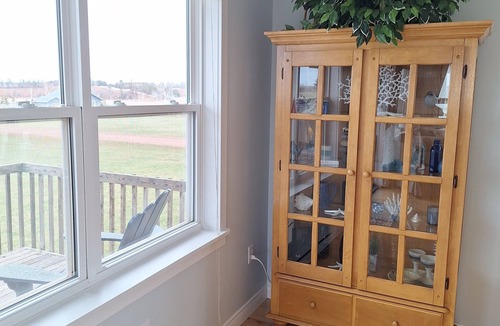 New London Cottage | Bright & Spacious 4 + 1 Bedroom Beach House - 10 Minutes from Cavendish.