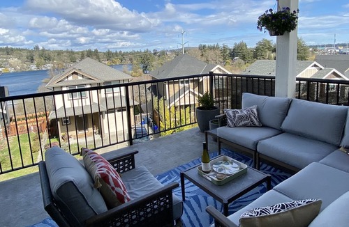 Langford House | Bright, spacious, central Lakeview home