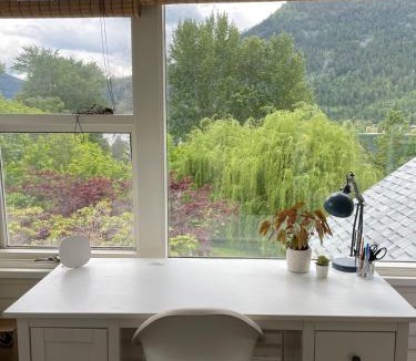 Nelson House | Bright, Spacious Home with Lake & Mountain Views, Walk to Beach