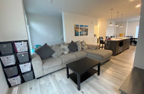 Northwest Calgary House | Bright & Spacious NW Townhouse w/Downtow Views Close to the Rocky Mountains