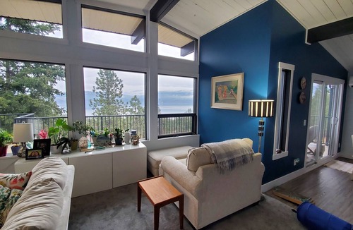 Westshore Estates House | Bright & Spacious Okanagan Lakeview 3 bdrm house.