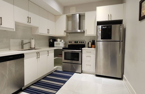 Downsview Apartment | Bright Spacious Self contained 3 bedroom Basement apartment