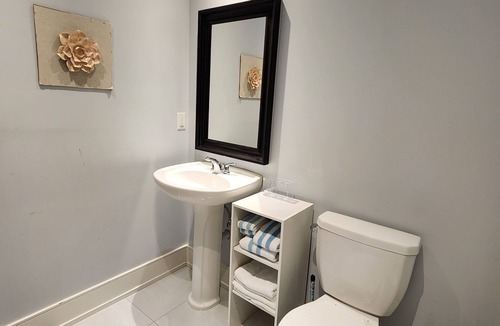 Downsview Apartment | Bright Spacious Self contained 3 bedroom Basement apartment