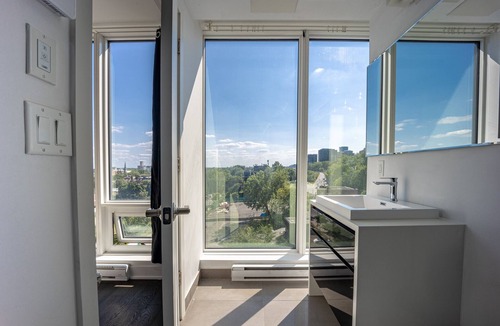 Downtown Montreal Condo | Bright Studio in Luxury Condo Tower with Pool
