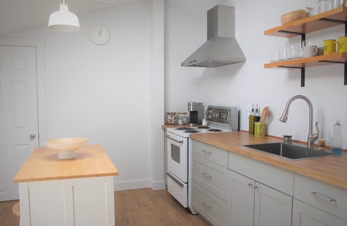 Gibsons Apartment | Bright Studio Loft Near Secret Beach in Gibsons