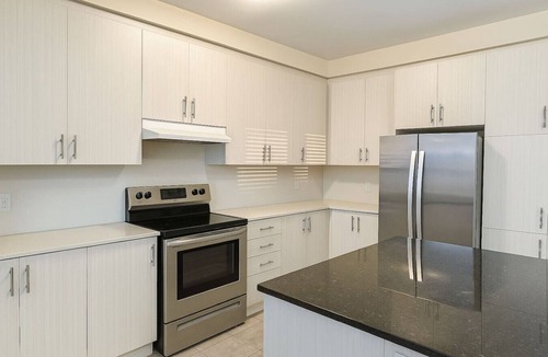Thorold House | Bright & Stylish Family Home | Near Niagara Falls