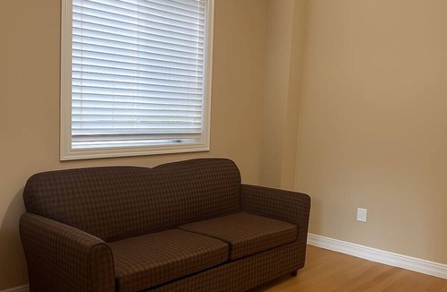 Thorold House | Bright & Stylish Family Home | Near Niagara Falls
