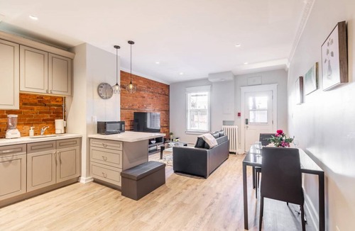Central Hamilton Apartment | Bright & Upscale 1BR Apt with Netflix - Prime Location!