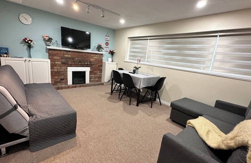 Delta House | Bright1 BR suite w/free parking & wifi & Netflix & all basic amenities