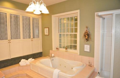Historic Old Town Bed & Breakfast | Brockamour Manor Bed and Breakfast