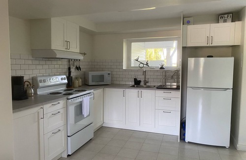 Louth Apartment | Brook’s Hollow: Cozy countryside retreat nestled within Niagara wine district