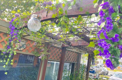 Regional District of Nanaimo House | Brookside Falls Guesthouse