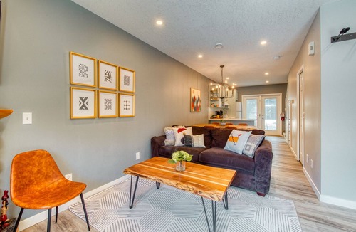 Harvie Heights House | Btfl Newly Reno 2BDM 2 Bth Sleep Up to 6 Adults+Kids Townhouse W/AC in Rockies