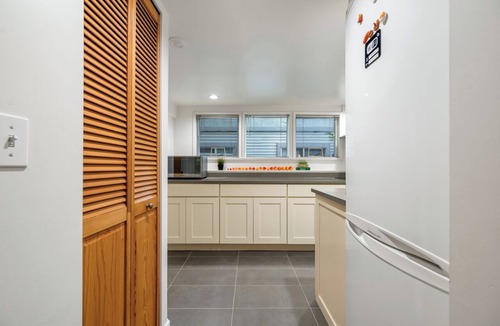 West Side House | BudgetWise Basement near Airport, UBC, Downtown in Vancouver