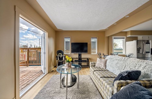 Inglewood House | Bungalow in Inglewood, Calgary, Near the Bow River