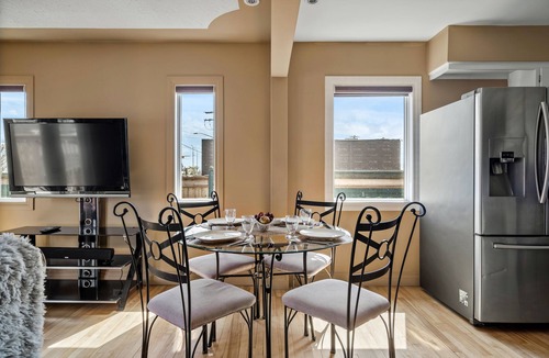 Inglewood House | Bungalow in Inglewood, Calgary, Near the Bow River