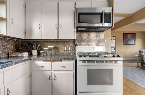 Inglewood House | Bungalow in Inglewood, Calgary, Near the Bow River