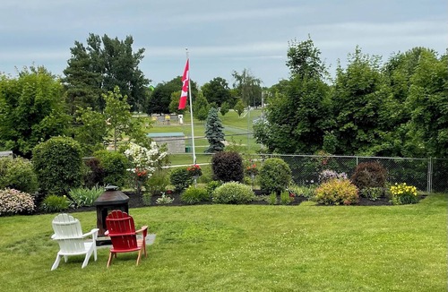 Smiths Falls House | Bungalow with Rideau River View – Available Oct-Apr