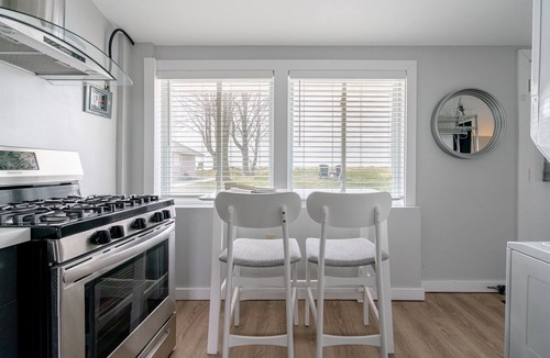 Leamington Cottage | Bunker by the Bay - Perfect Couples Getaway